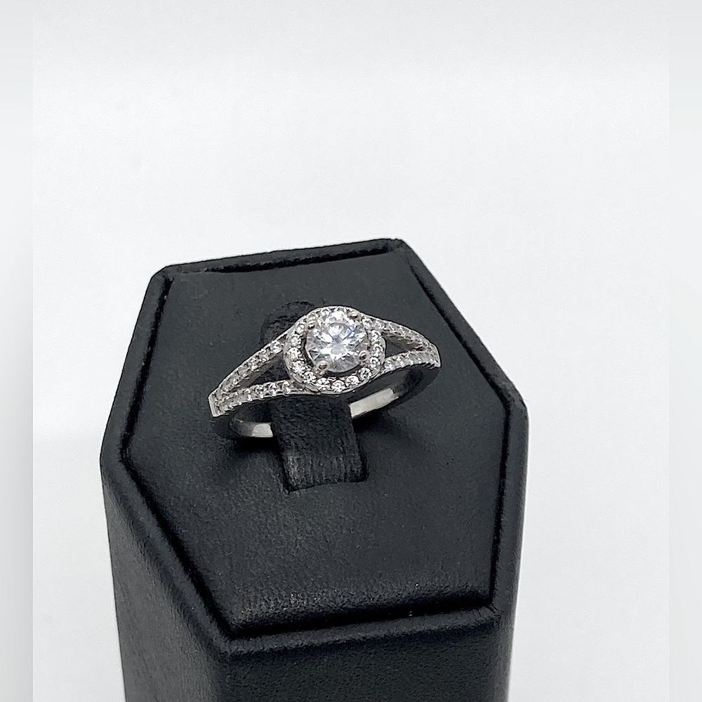 Sterling Silver 925 Solitaire CZ Stone w Halo Split V Shank Ring | Size 6.75